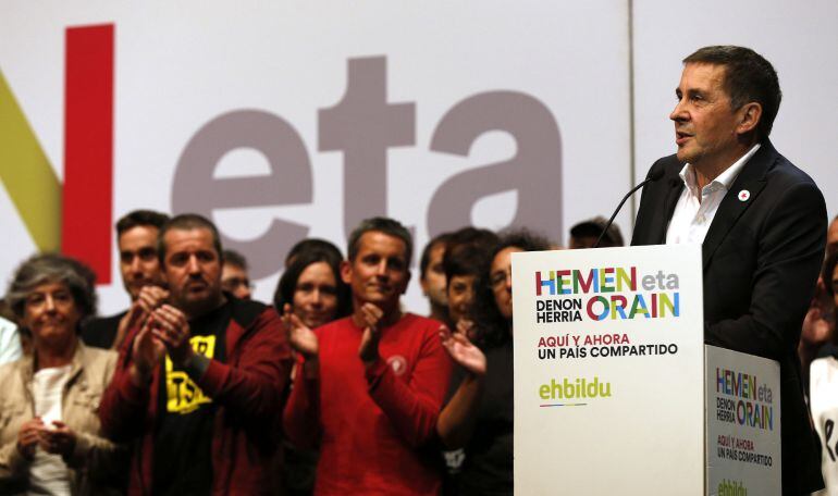 El dirigente de la izquierda abertzale Arnaldo Otegi durante el acto politico de EH Bildu, celebrado hoy en Bilbao. 