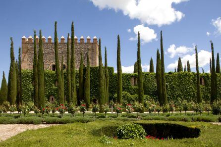 Al llegar a Galiana, esta es la primera vista que tendrán los viajeros, un pequeño palacete abarazdo por la vegetación y el color