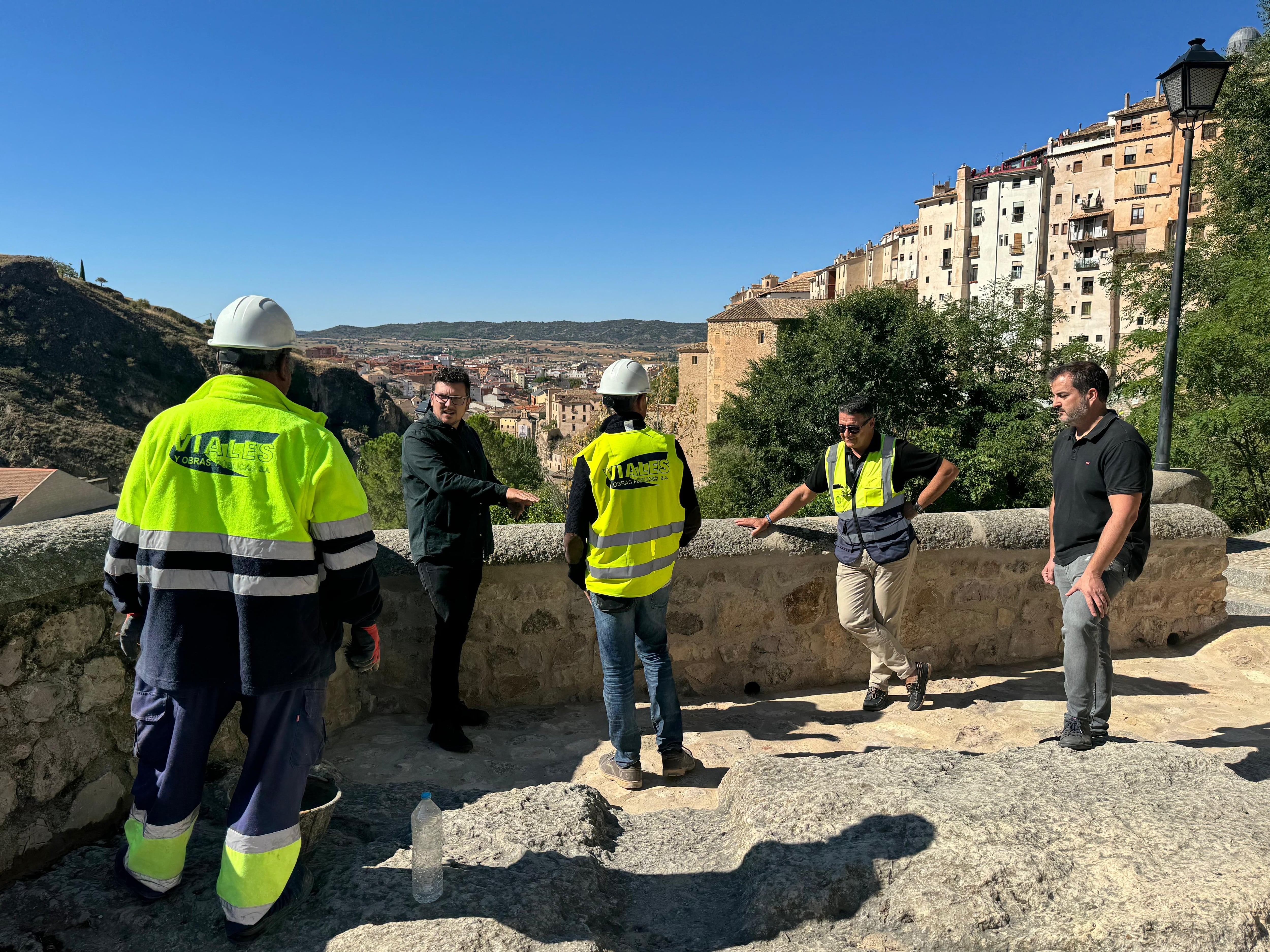 Las obras del muro y el mirador han concluido ya, y el Ayuntamiento espera que esté utilizable en San Mateo