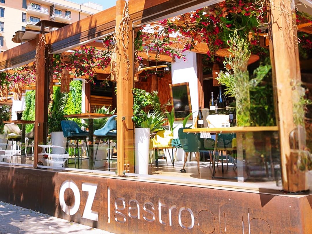 Fachada de OZ gastroclub, PAU 5, Alicante