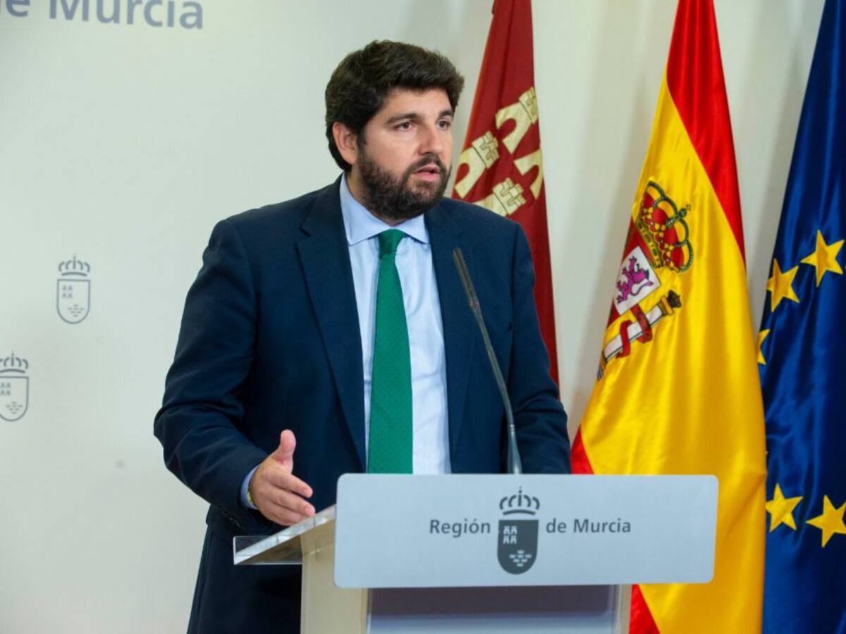 López Miras insta a "estar unidos" para "recuperar el Mar Menor de forma integral, de una vez por todas y para siempre"