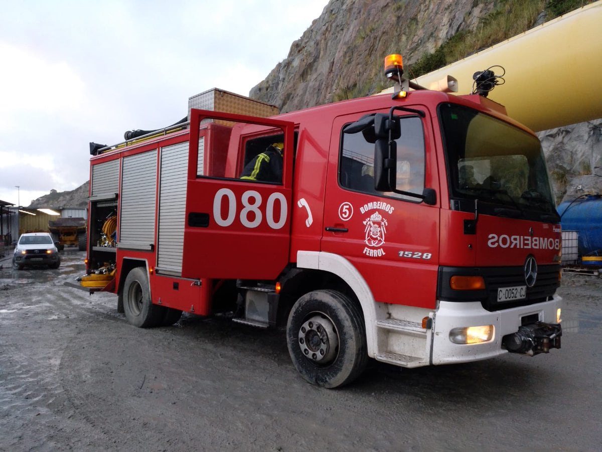 Vehículo del cuerpo de bomberos de Ferrol (cedida)
