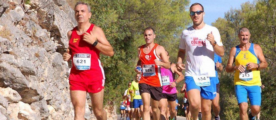 Atletas participantes en una edición anterior de la Subida al Pantano del Quiebrajano. 