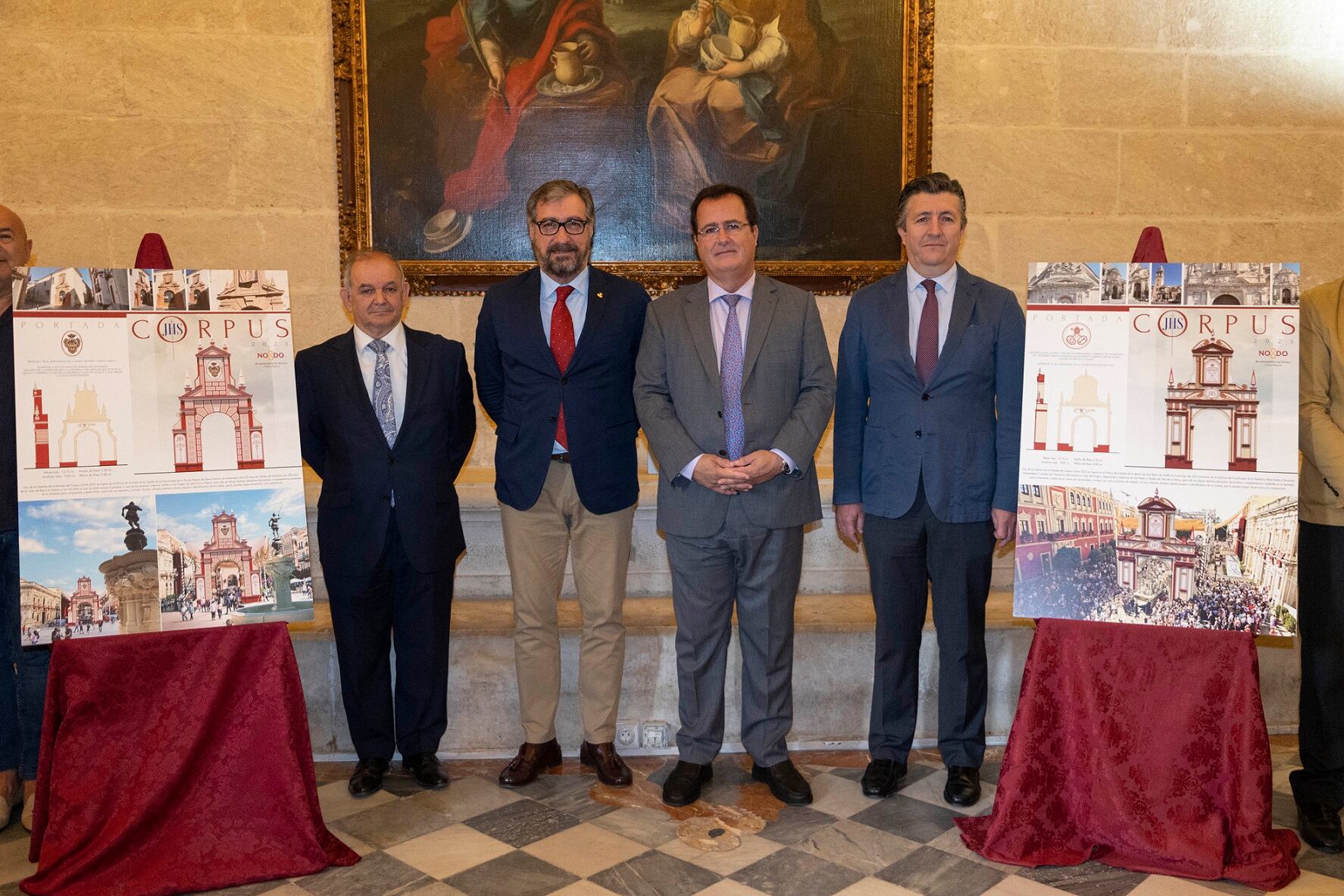 De izquierda a derecha, el hermano mayor de la Pastora de Santa Marina, el del Cristo de Burgos, el delegado municipal de Fiestas Mayores y el hermano mayor del Cachorro