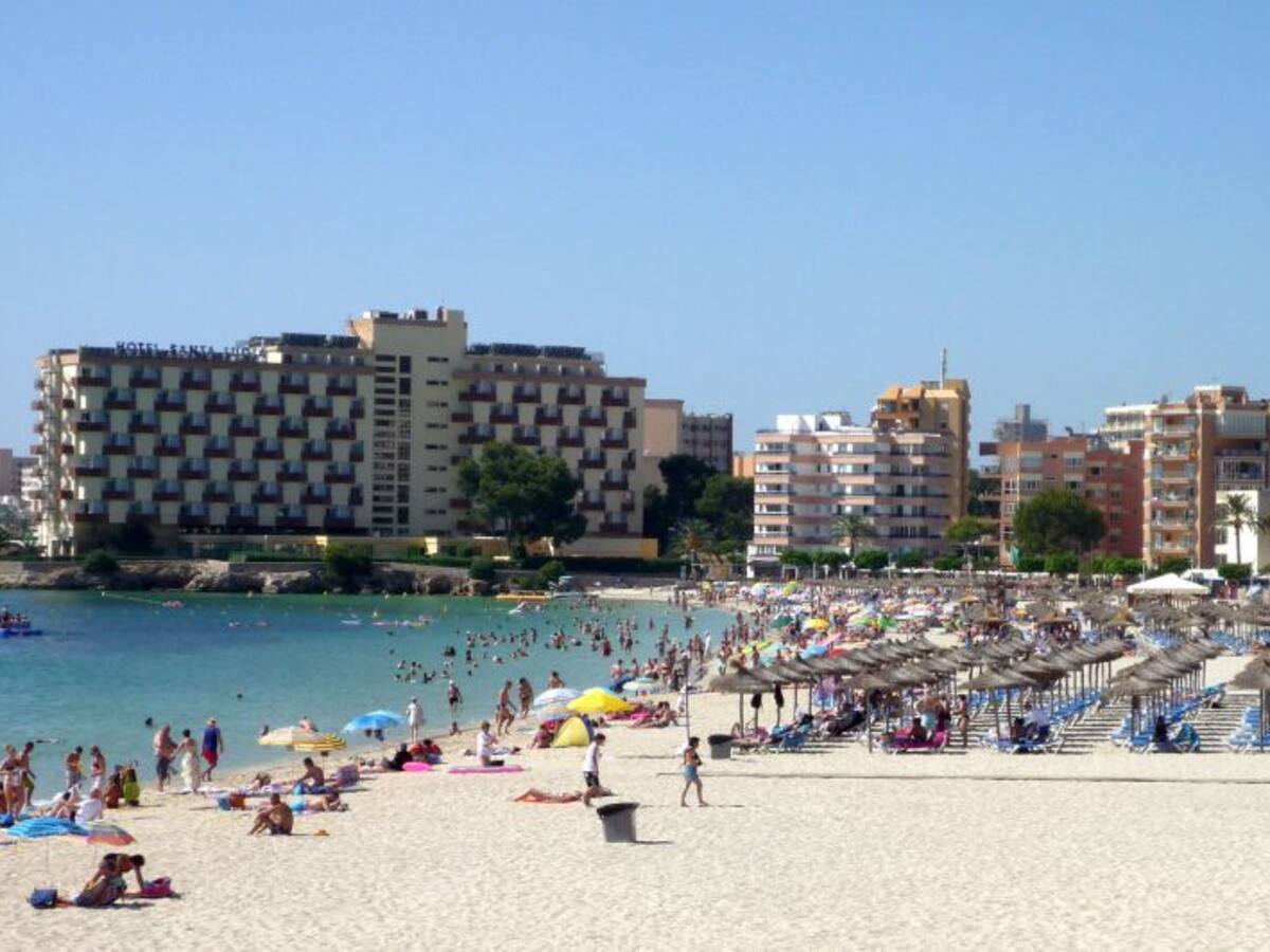 Los hoteleros aplauden el decreto del Govern contra el turismo de borrachera