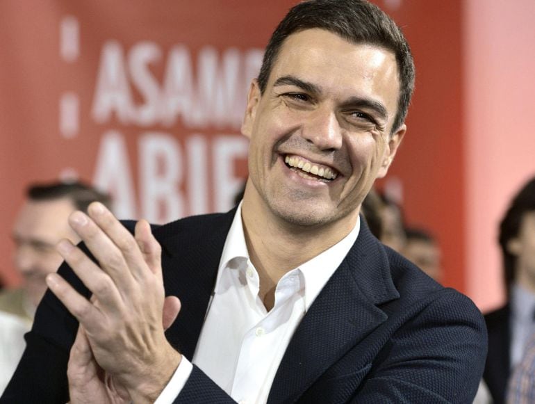 GRA406. MADRID, 05/11/2014.- El secretario general del PSOE, Pedro Sánchez, interviene en la &quot;asamblea abierta&quot; con unos 300 militantes y simpatizantes que ha celebrado hoy en Ciudad Universitaria, en Madrid, en la que ha realizado un breve homenaje a Alf