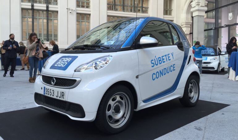 Uno de los coches de Car2go el día de su presentación en el Ayuntamiento de Madrid, el pasado noviembre.