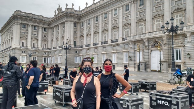 Lola Mayo y Carolina Fernández este jueves, en la manifestación de #AlertaRoja