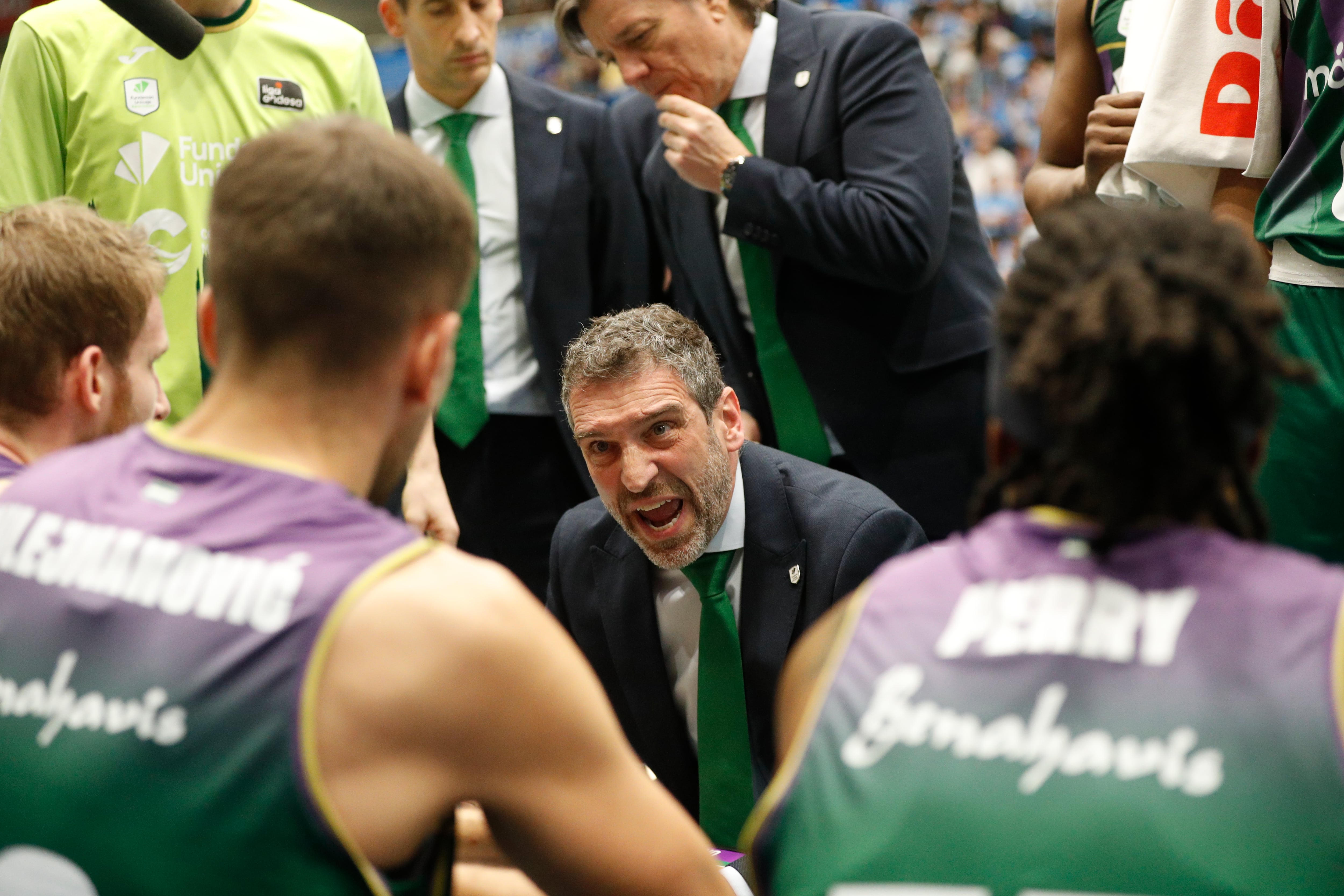 LUGO, 03/01/2026.- El entrenador del Unicaja Ibon Navarro en el partido de Liga Endesa de baloncesto que disputan Breogan Lugo y Unicaja Málaga, este sábado en la capital lucense. EFE/ Eliseo Trigo
