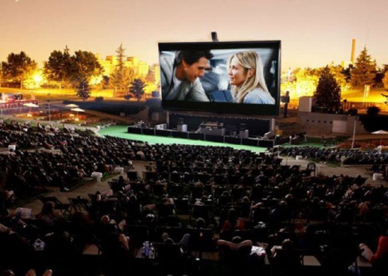   Sevilla tendrá el cine de verano más grande del mundo
  
 Estará en el  muelle de las Delicias
  