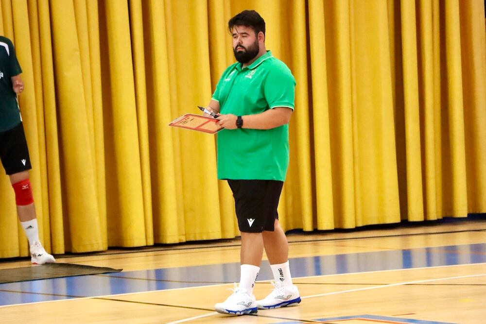 El primer balance de pretemporada, tras tres semanas y un partido ya jugado, del técnico de Unicaja Costa de Almería, le reafirma en su idea de proyecto: “Es un equipo súper profesional con ganas de demostrar”.