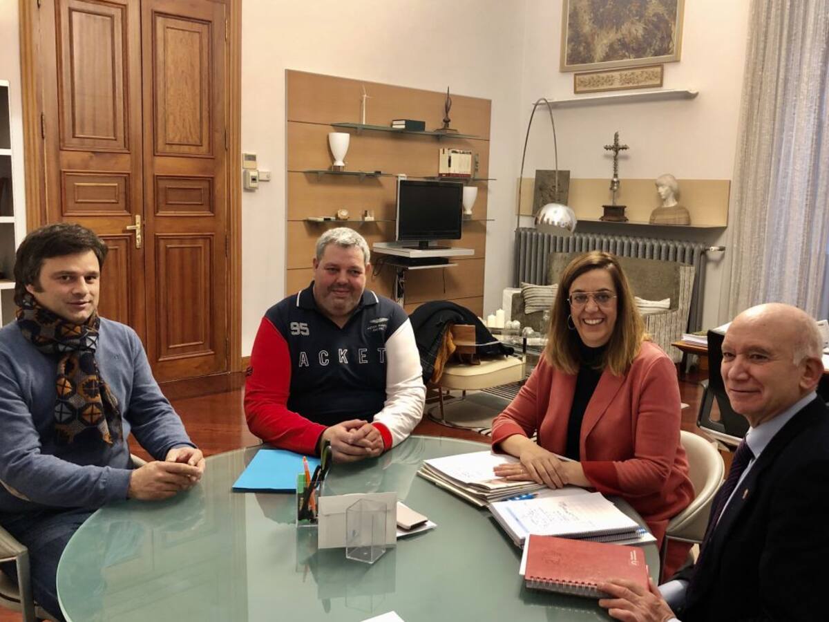 Lomas de Campos pide ayuda a la Diputación para recuperar una fuente natural cubierta de escombros