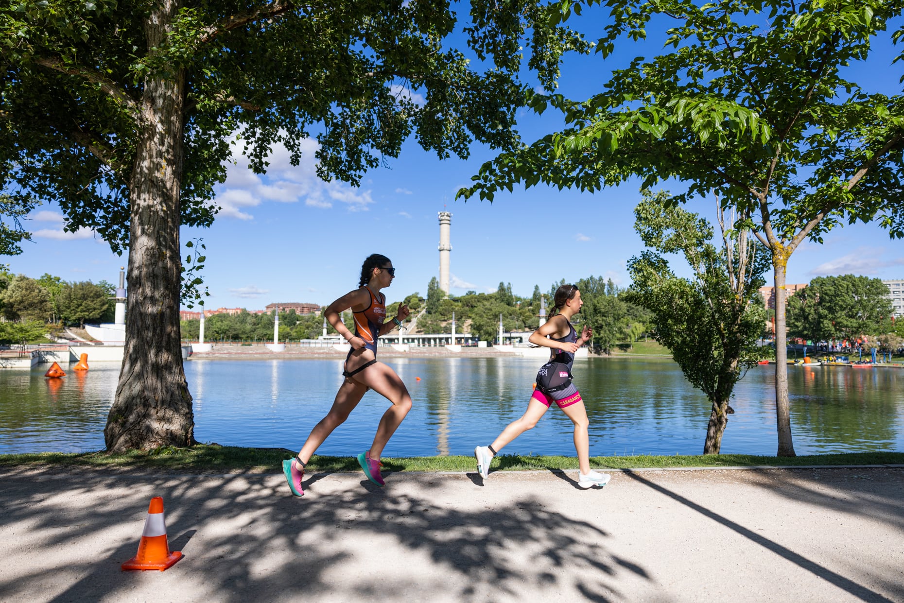 Carrera de atletismo en el Parque Central de Tres Cantos