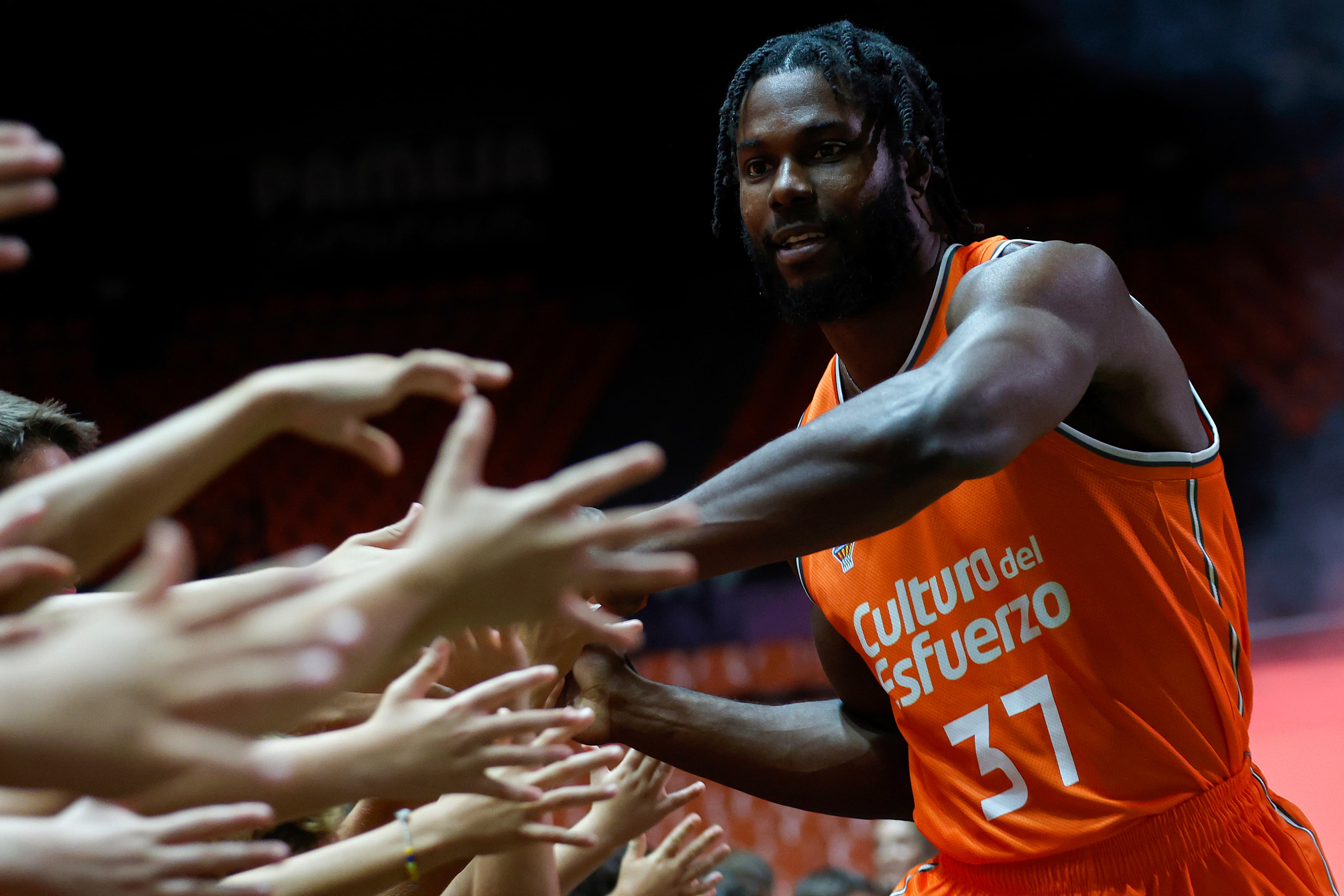 El jugador del Valencia Basket, Semi Ojeleye. EFE/Miguel Ángel Polo