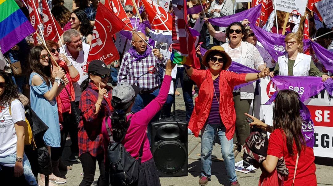 Turistas orientales se sumaron a la manifestación sindical del 1ª de Mayo en Segovia