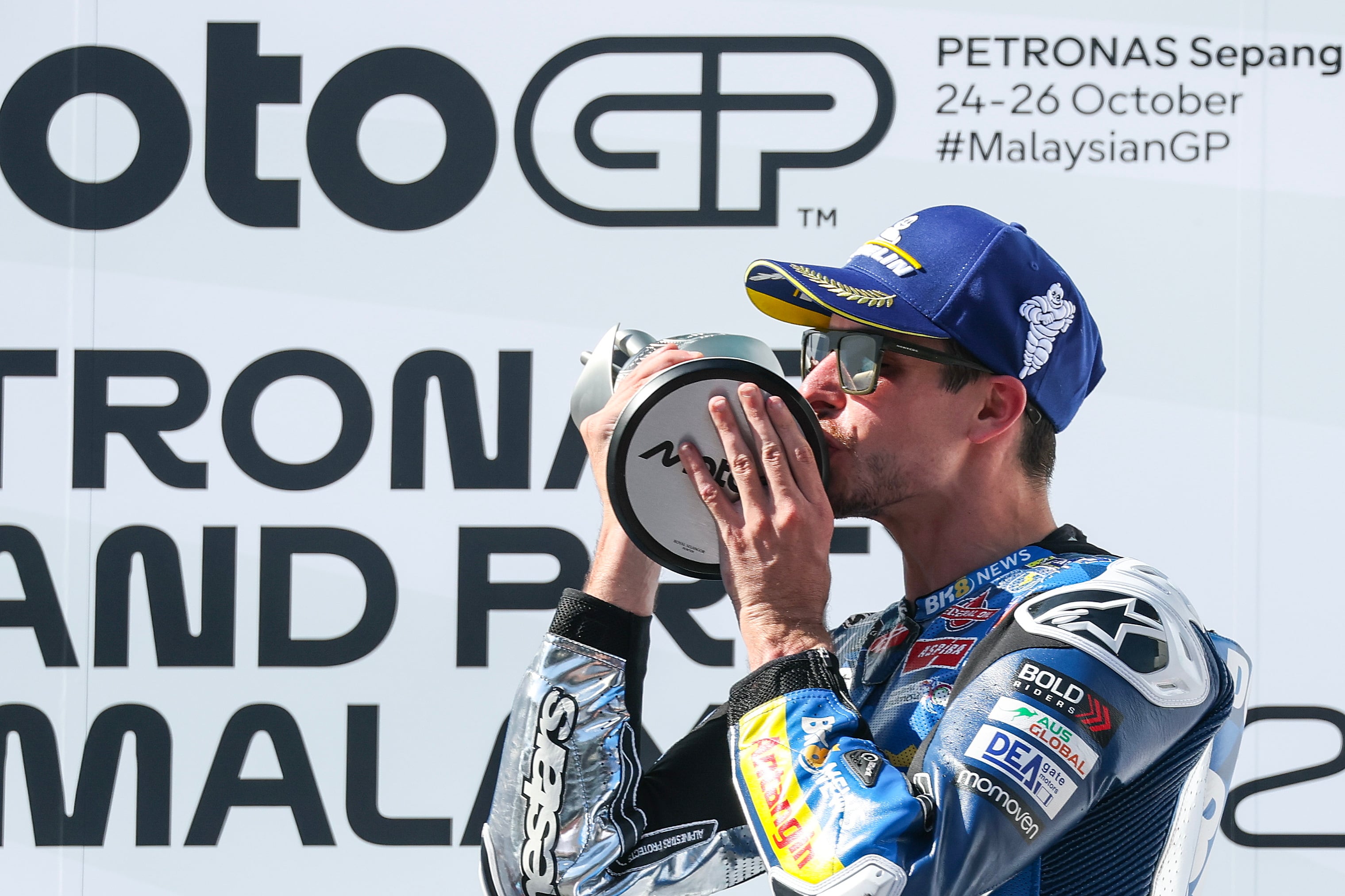 El piloto español de MotoGP Alex Márquez del equipo BK8 Gresini tras ganar el Gran Premio de Malasia en el circuito de Sepang