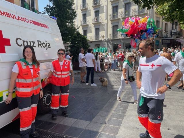 Equipo de voluntarios de Cruz Roja que ha prestado asistencia en el Coso Bajo este 10 de agosto