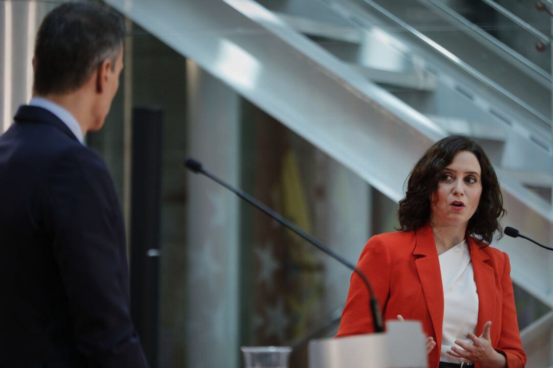 El presidente del Gobierno, Pedro Sánchez, y la presidenta de la Comunidad de Madrid, Isabel Díaz Ayuso