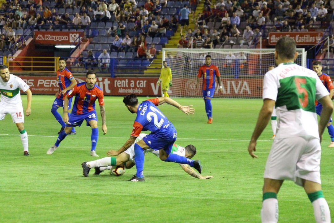 Un momento del Extremadura-Elche en el Francisco de la Hera