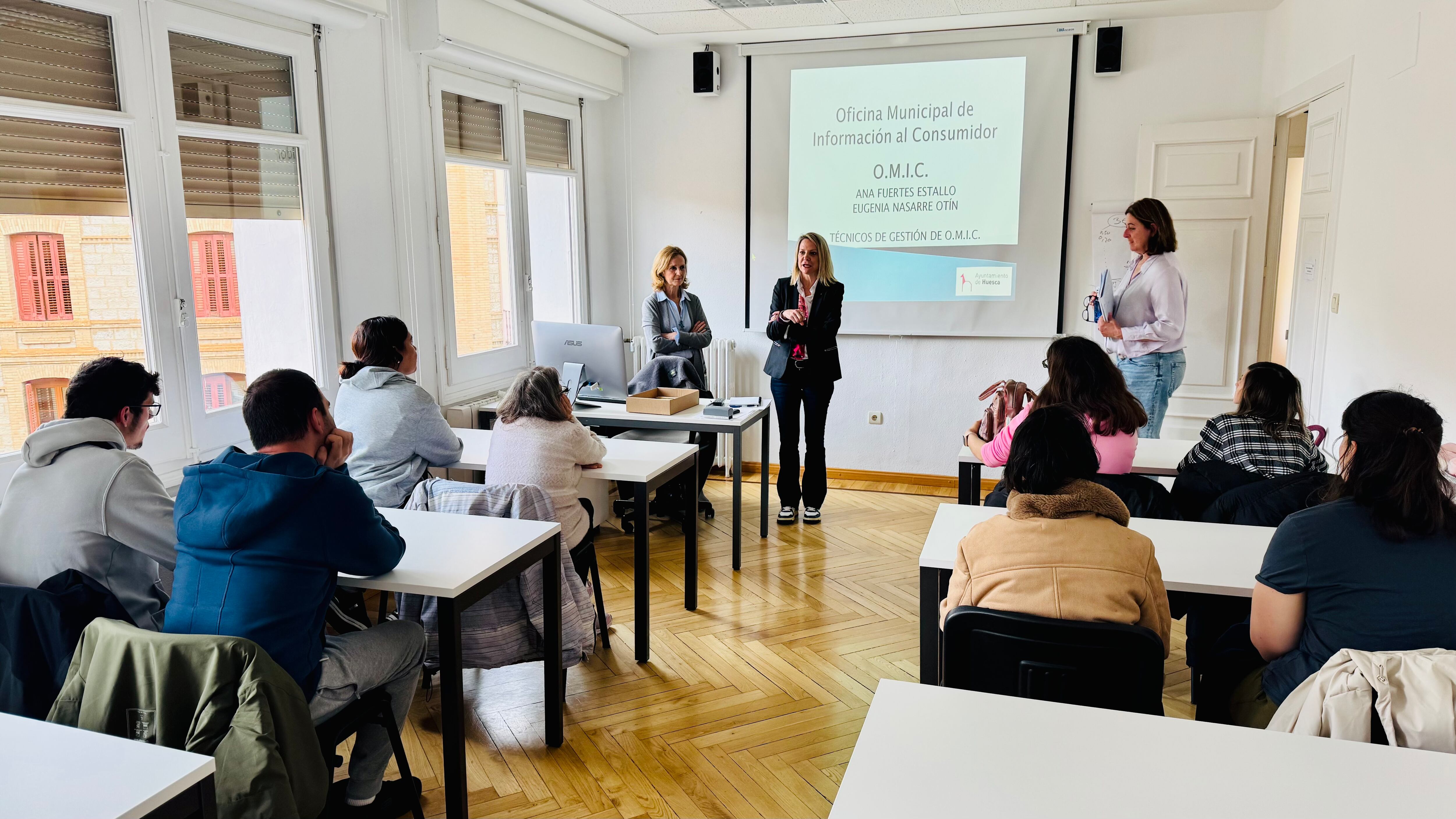 Imagen del curso en la OMIC de Huesca