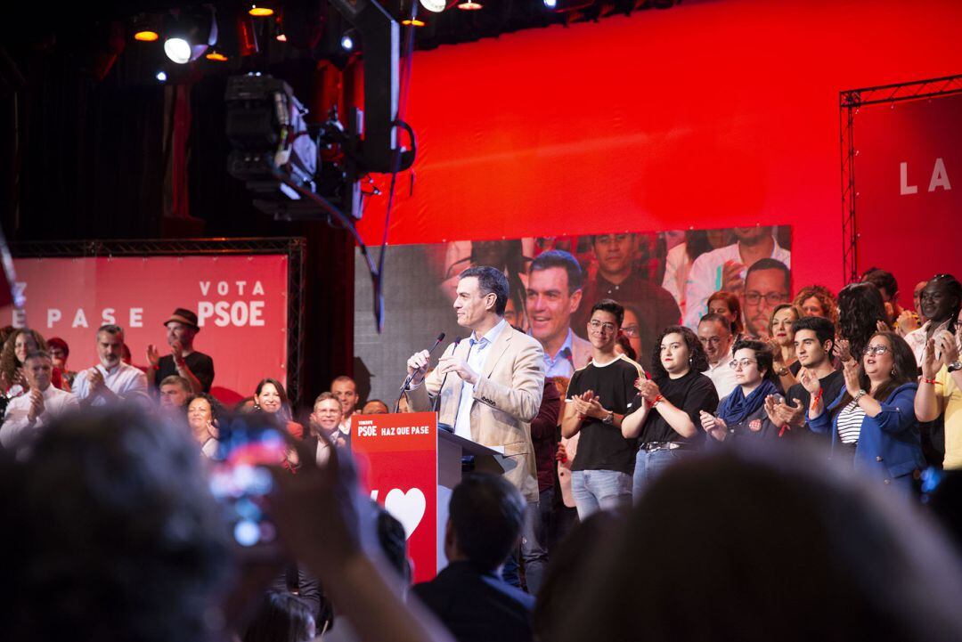 El secretario general del PSOE y presidente del Gobierno, Pedro Sánchez, interviene en un acto en Arona, Tenerife