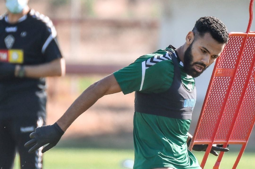 Mourad en un entrenamiento en el Polideportivo Municipal de Altabix