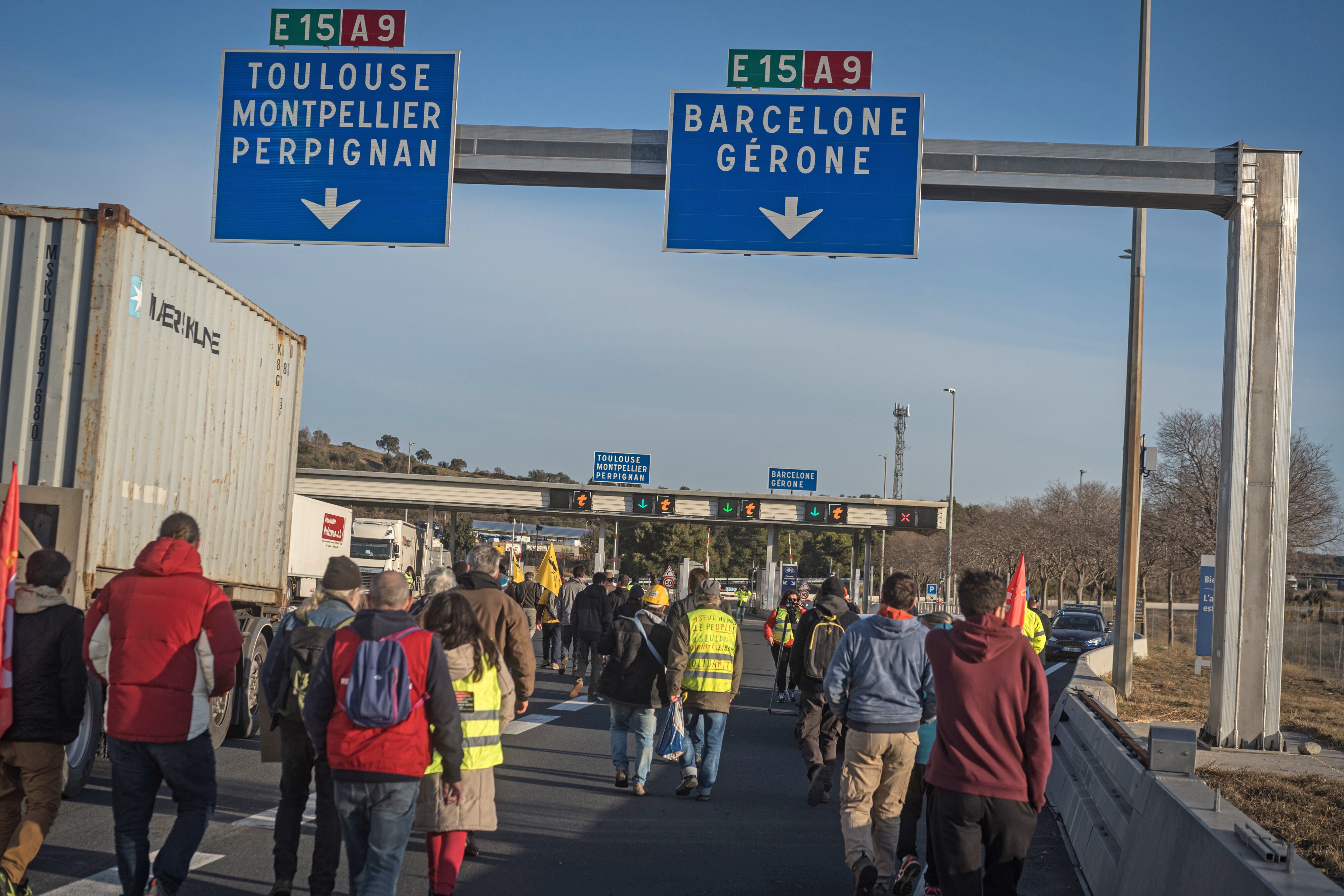 Bloqueo de agricultores franceses de una de las carreteras que conectan su país con España el pasado 26 de enero