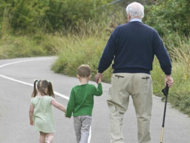 Desde 1976, cuando hubo una esperanza de vida para los hombres de 69,6 años y  de 76,9 para las mujeres, se ha incrementado en 11,1 años y 9,5 años,  respectivamente