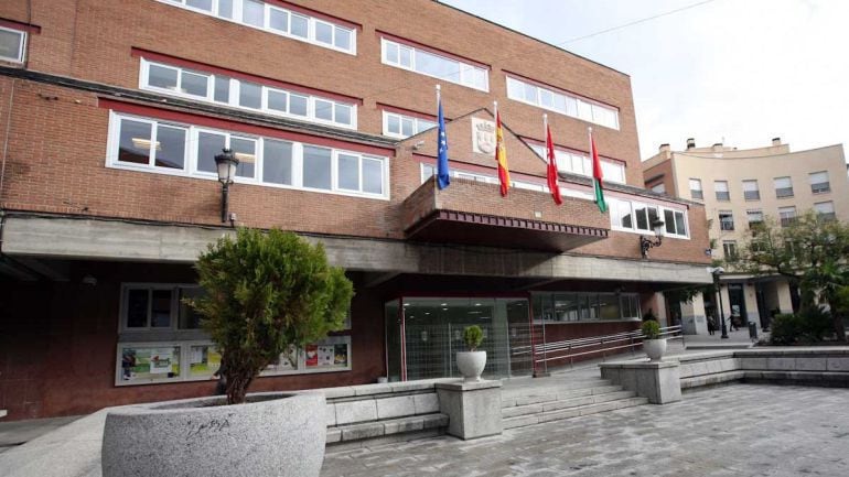 Plaza y fachada antigua del Ayuntamiento de Alcorcón