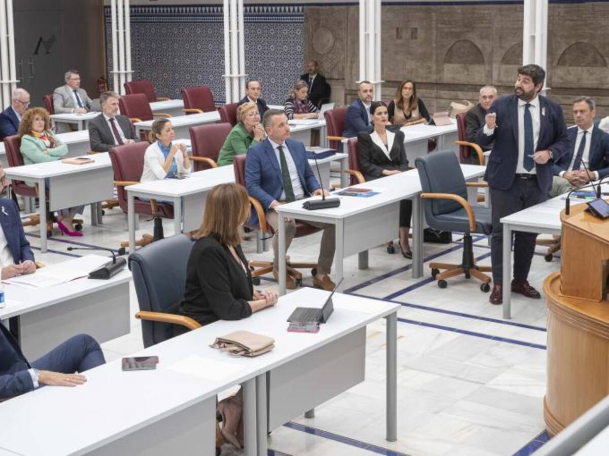 López Miras se compromete a incrementar los fondos para Atención Primaria en los presupuestos regionales de 2023