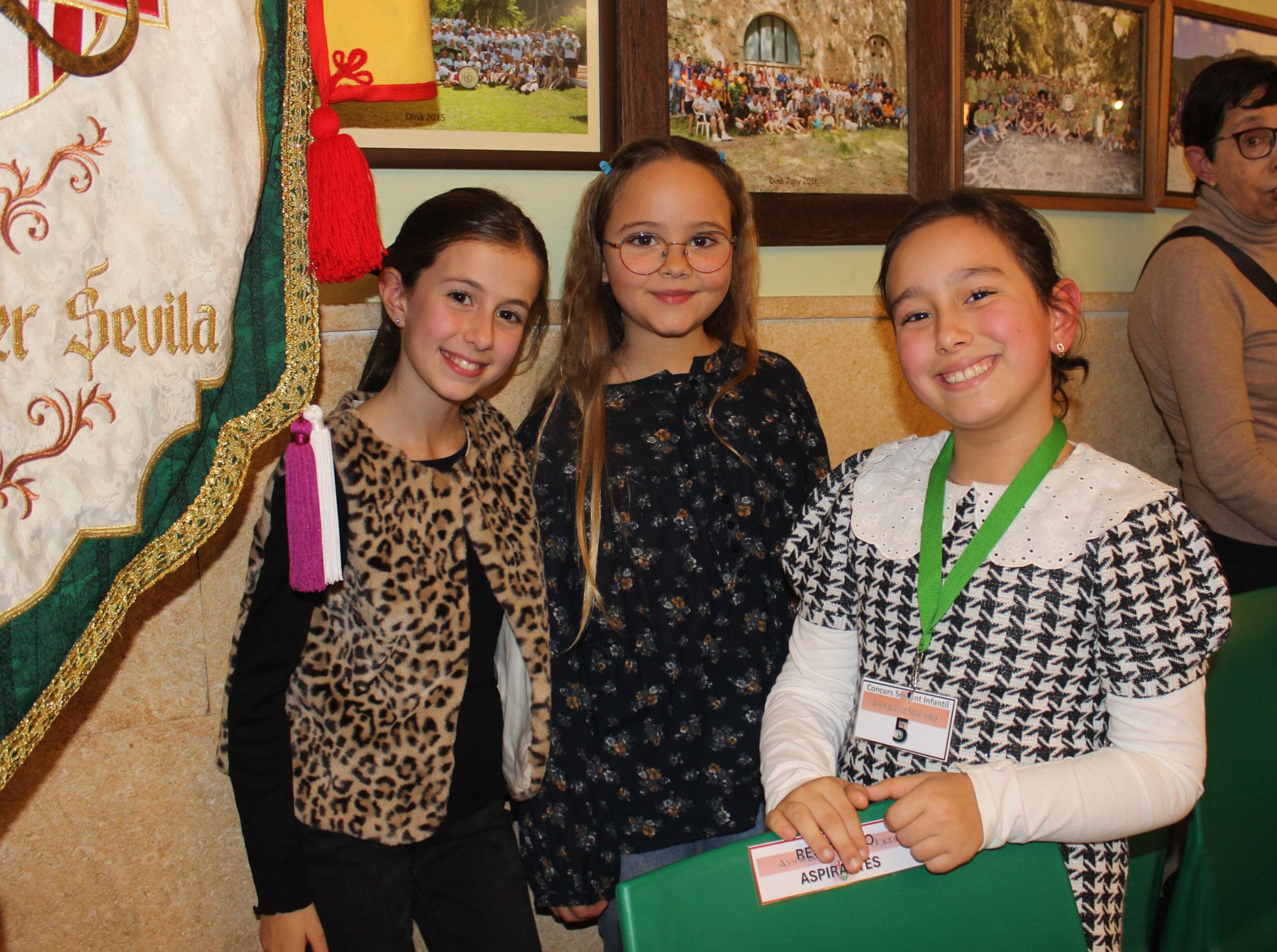 Valeria junto a su predecesora, Aitana Cantó, y junto a la Sargento Infantil Cristiana, Ona Santonja