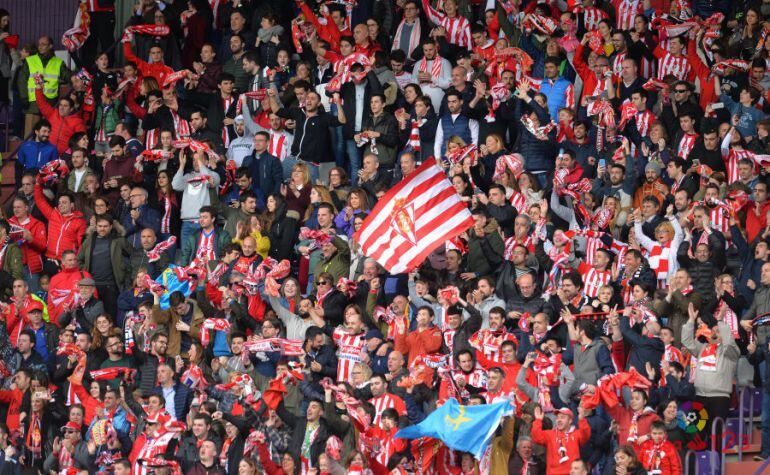 Aficionados del Sporting en el partido de la jornada 35 en Zorrilla.