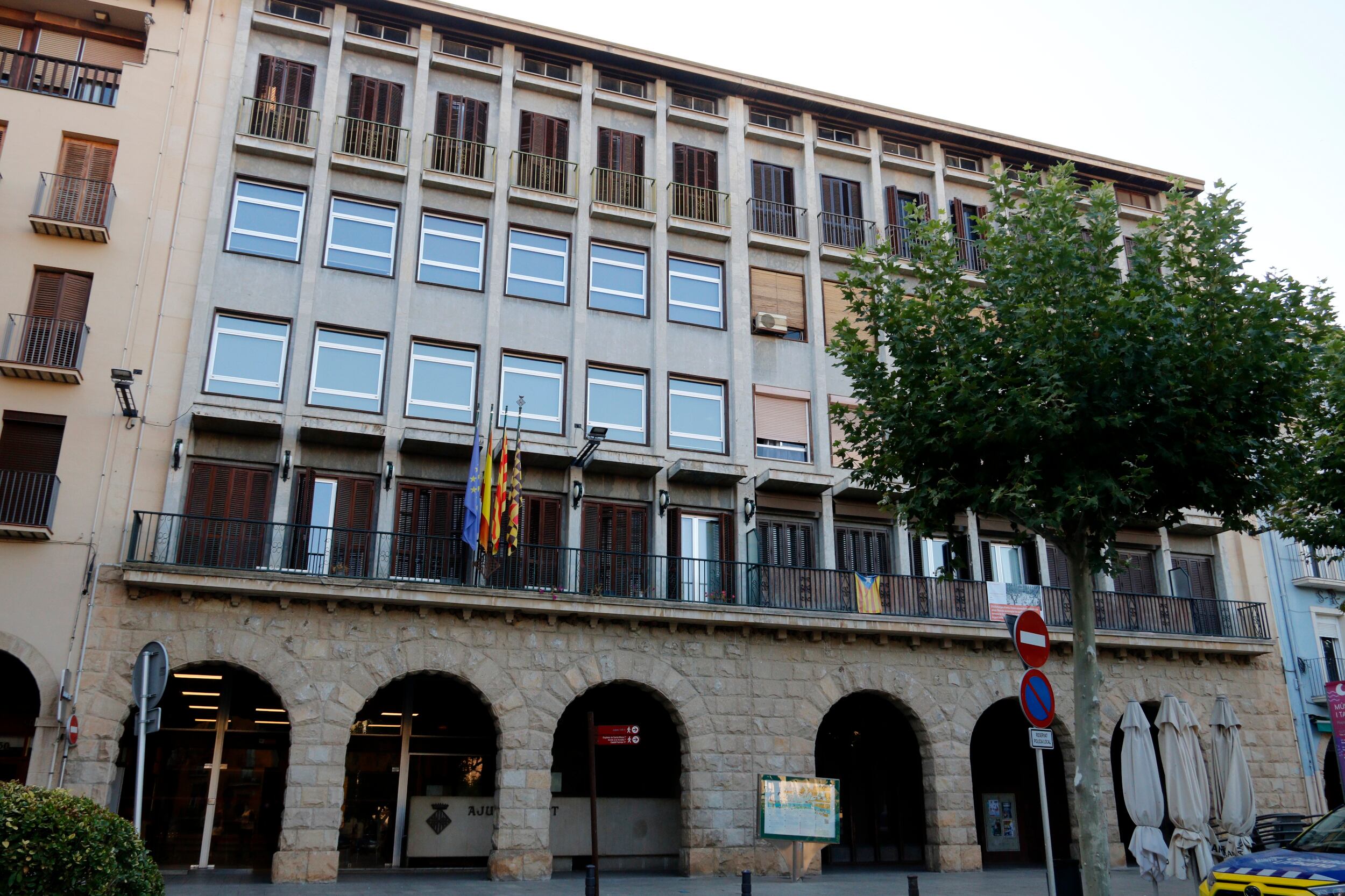 Foto d'arxiu de la façana de l'ajuntament de Balaguer,a la plaça Mercadal. Foto: ACN.