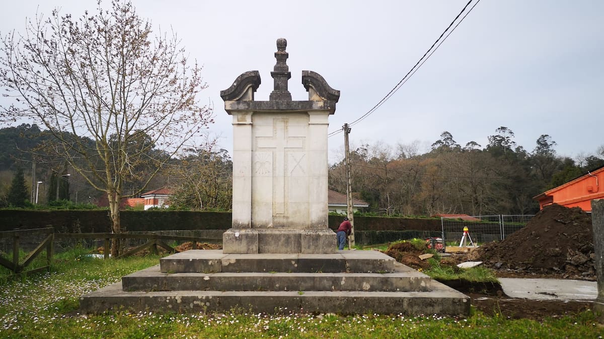El Colectivo Memoria de Laredo exige la retirada del monumento falangista de Voto