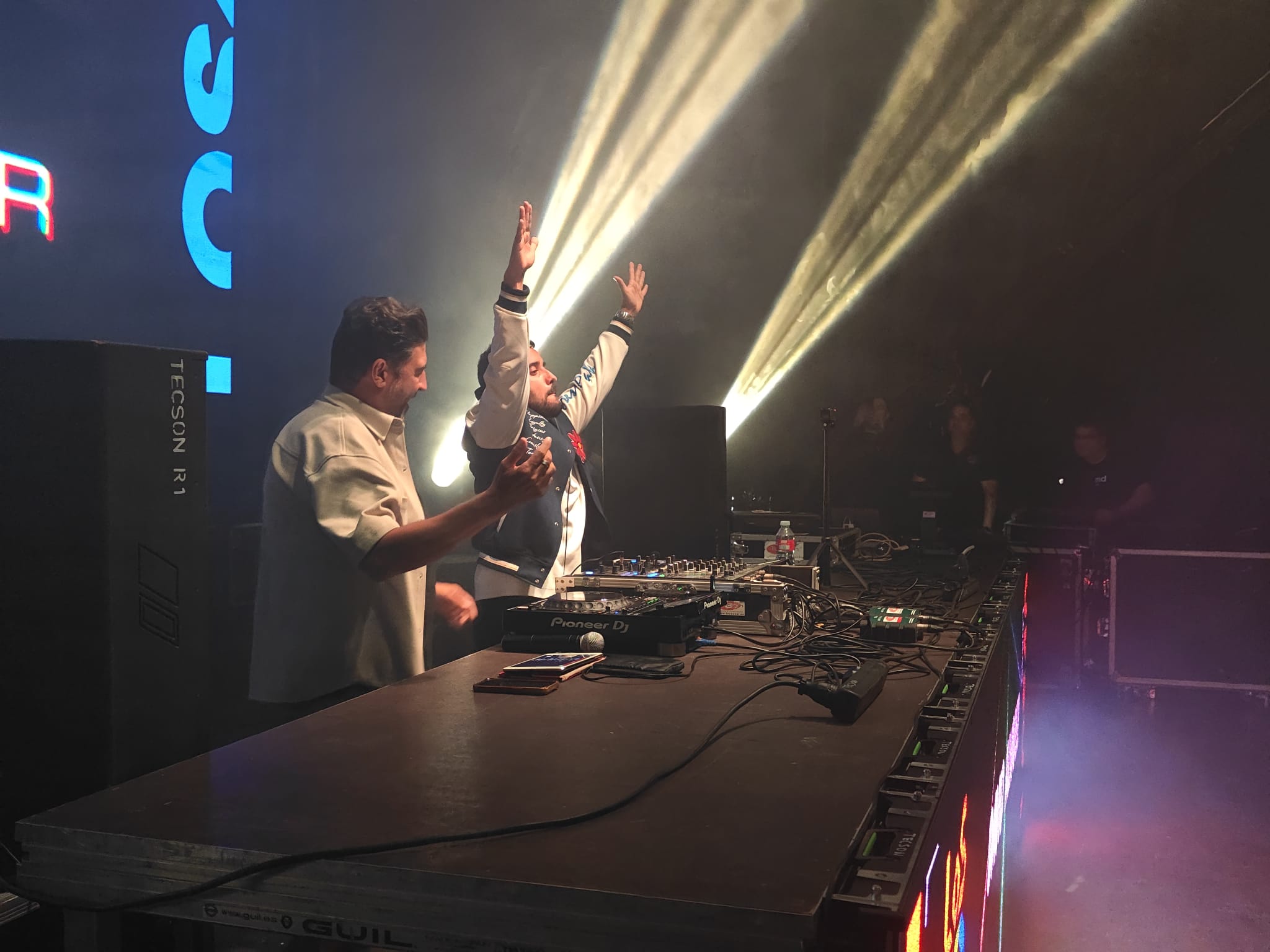 Tony Aguilar y David Álvarez