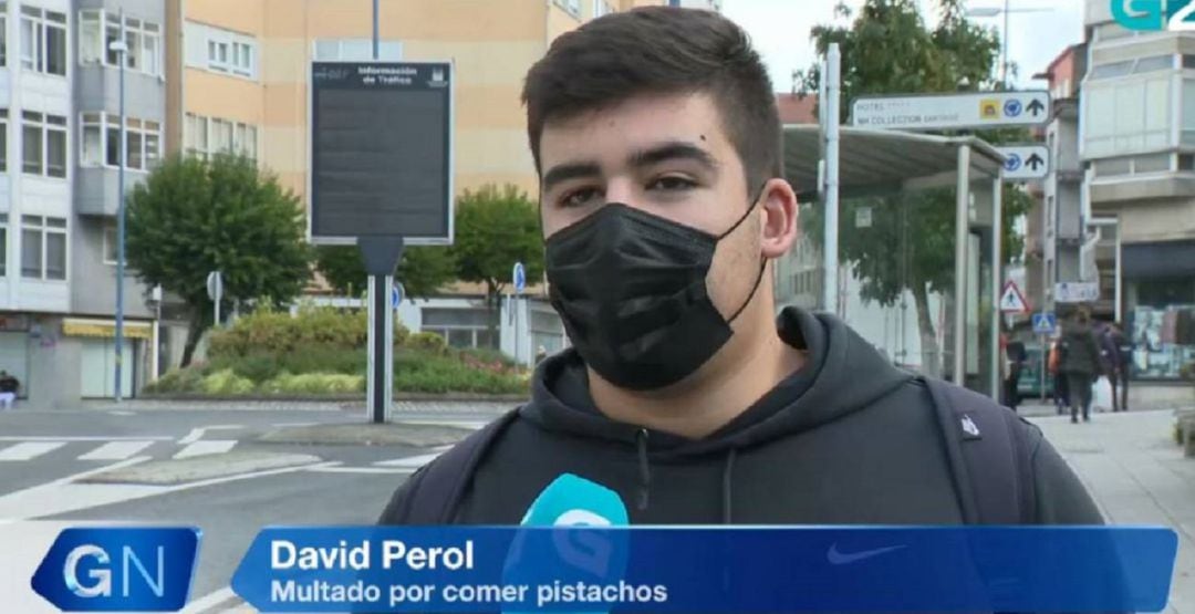 El joven ya ha recibido una caja de pistachos gratis, como aperitivo del año que podrá disfrutar de este fruto seco sin pagar. 