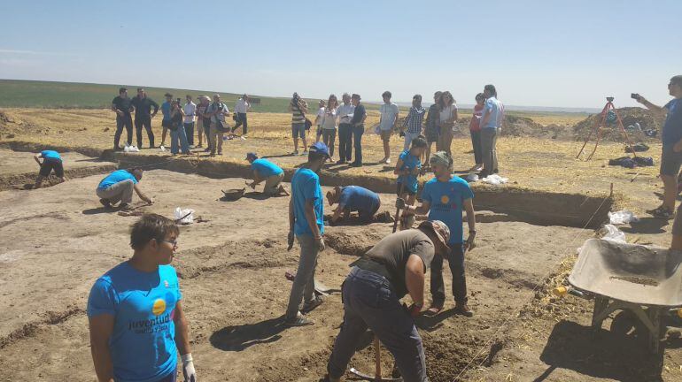 Continúan las excavaciones en Paredes de Nava en busca de Intercatia