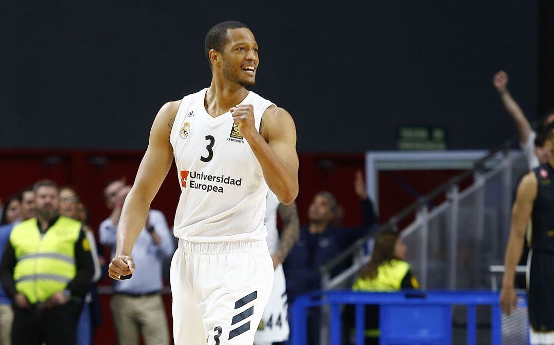 El Real Madrid finaliza la jornada líder de la tabla, seguido por Barcelona y Baskonia