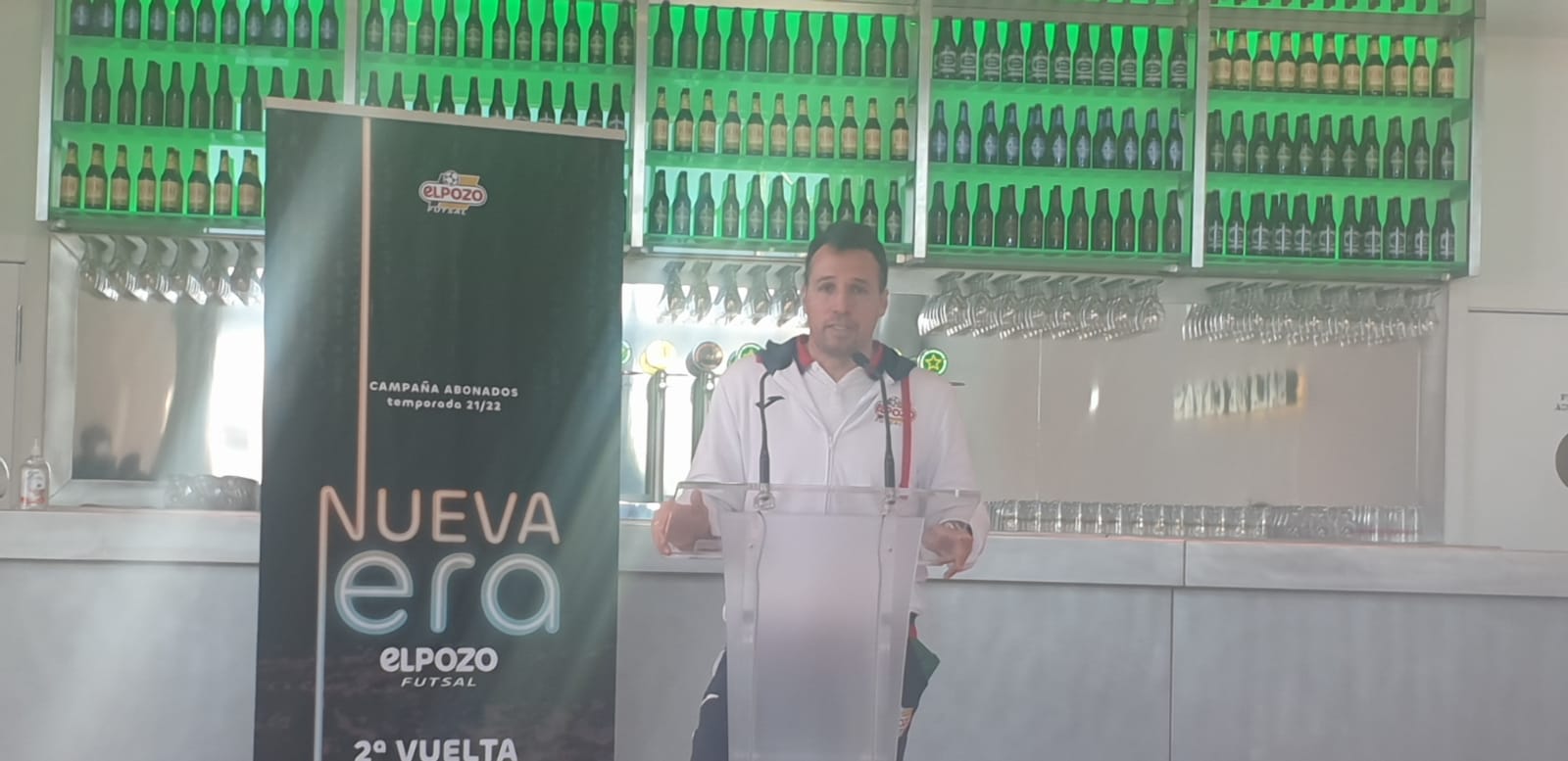 Diego Giustozzi compareciendo ante los medios en Estrella de Levante