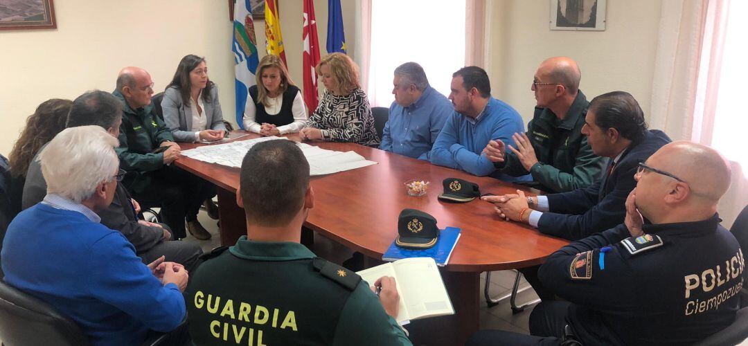 Toda la corporación ha recibido a la delegada del gobierno para tratar la situación de la Guardia Civil en la localidad