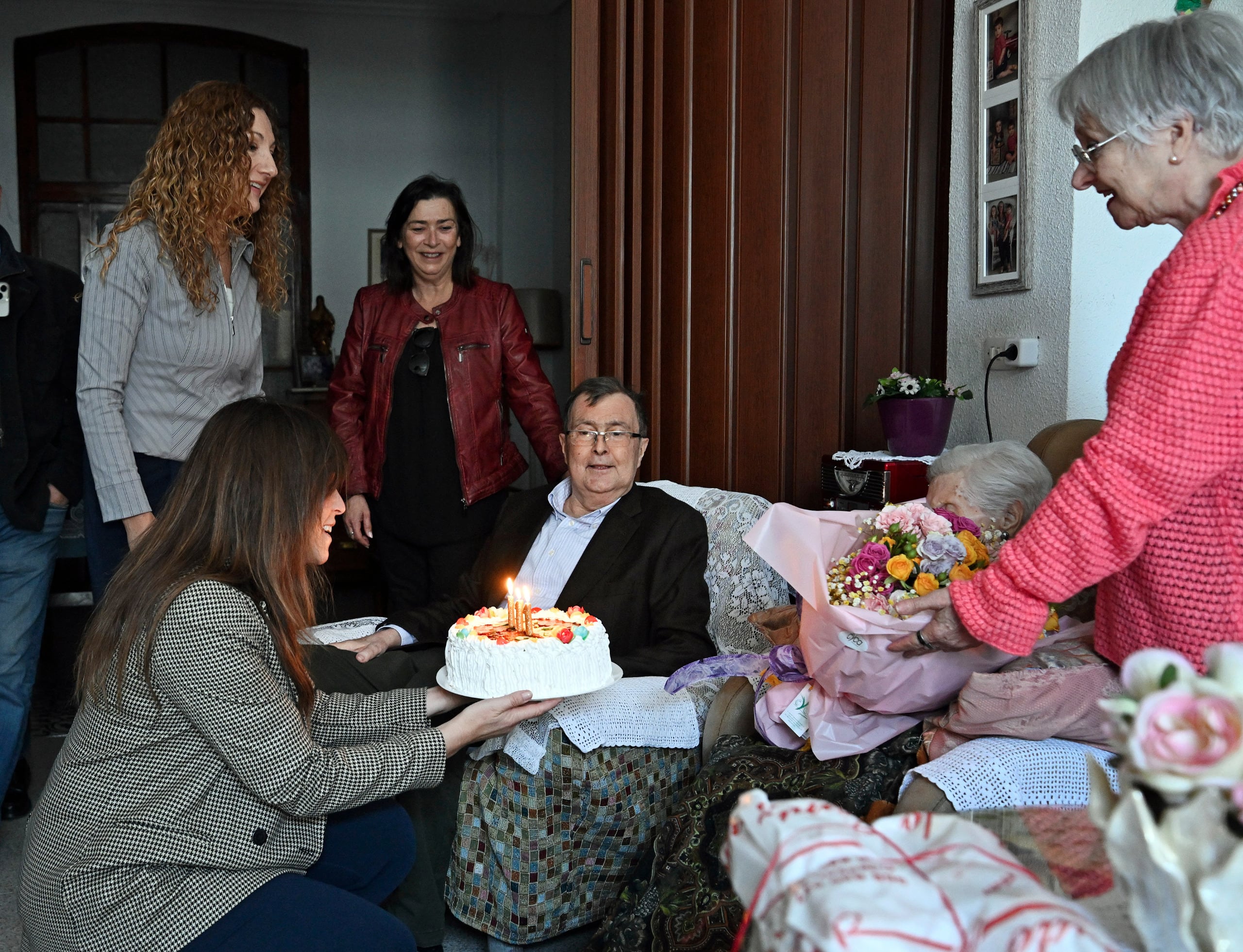 El alcalde de Murcia visita a Concepción Lax, vecina de Espinardo, por su 111 cumpleaños