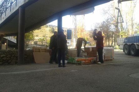 Inmigrantes trabajando en las obras de las instalaciones