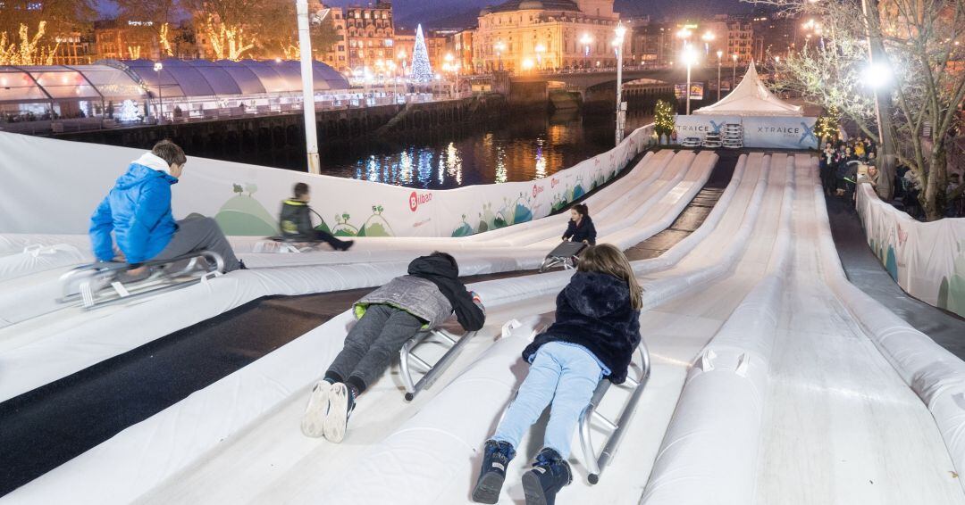 El gran tobogán, en el Muelle de Ripa, volverá a contar con seis carriles de deslizamiento. 
 
 