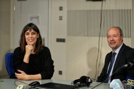 La actriz Belén Cuesta y el ministro de Justicia Juan Carlos Campo en el estudio, momentos antes de la entrevista en Ser Andaluces