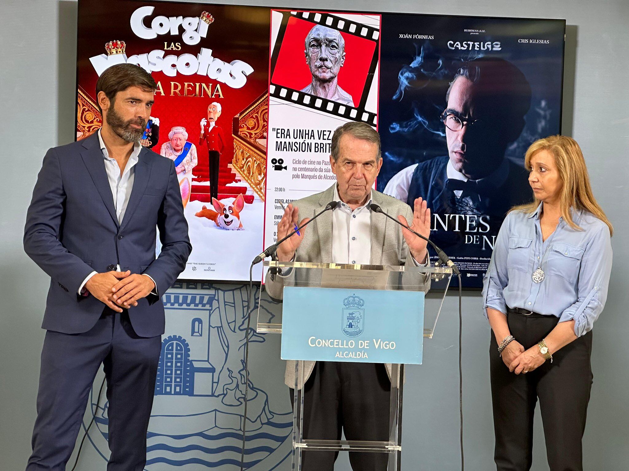 Gorka Gómez, concejal de cultura, Abel Caballero, alcalde de Vigo y María Lago, concejala de turismo