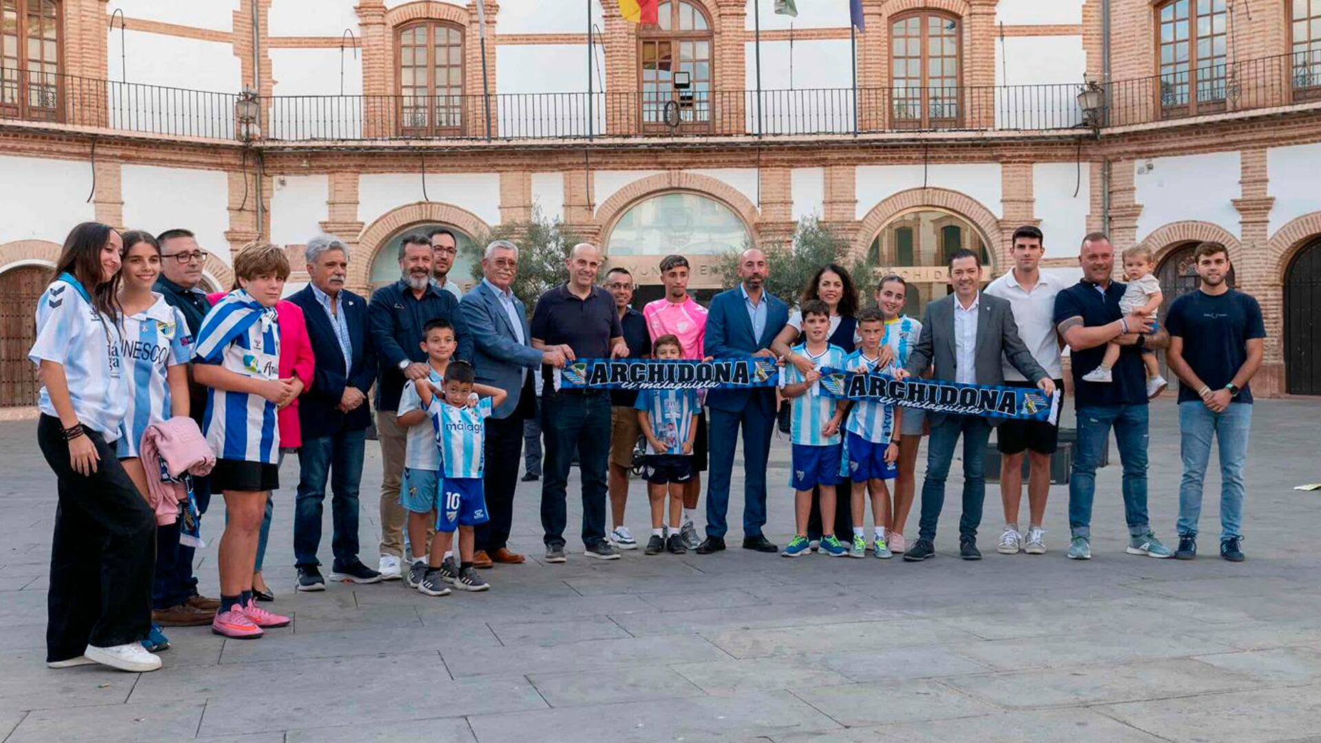 Acto previo en la Plaza Ochavada