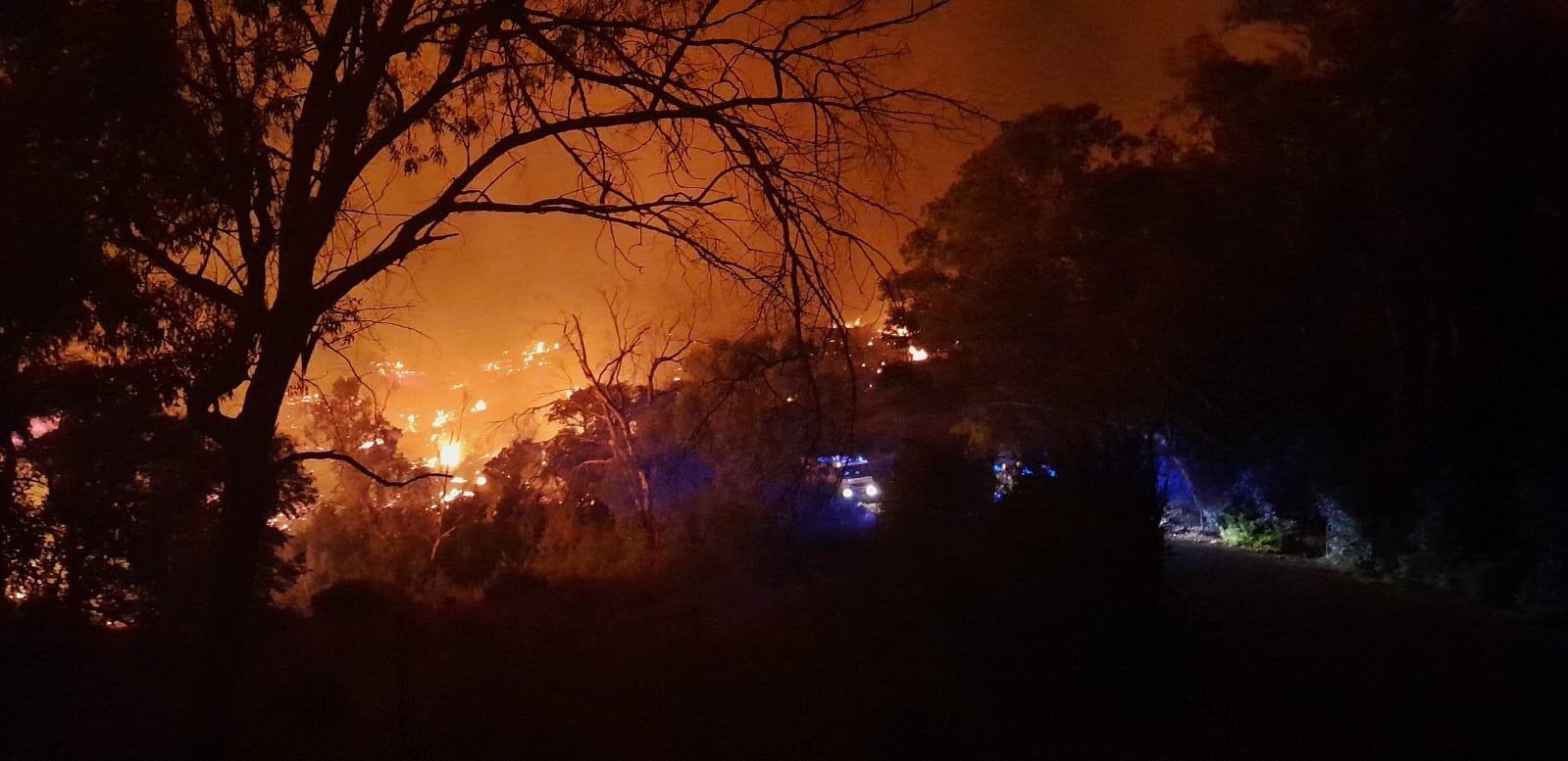 Imagen difundida por el Infoca sobre el incendio forestal de la Sierra del Arca.