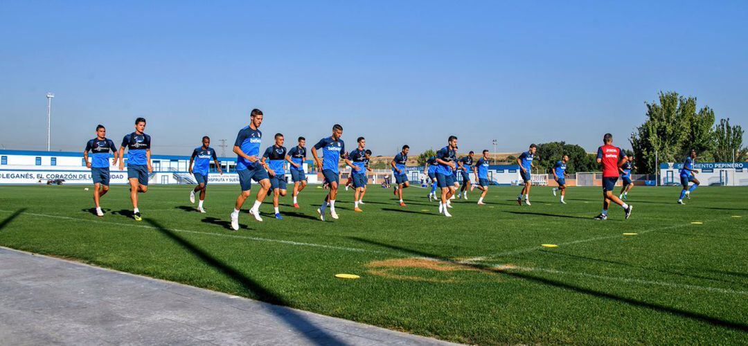 Los jugadores se entrenaron el domingo por la mañana tras la derrota en Eibar