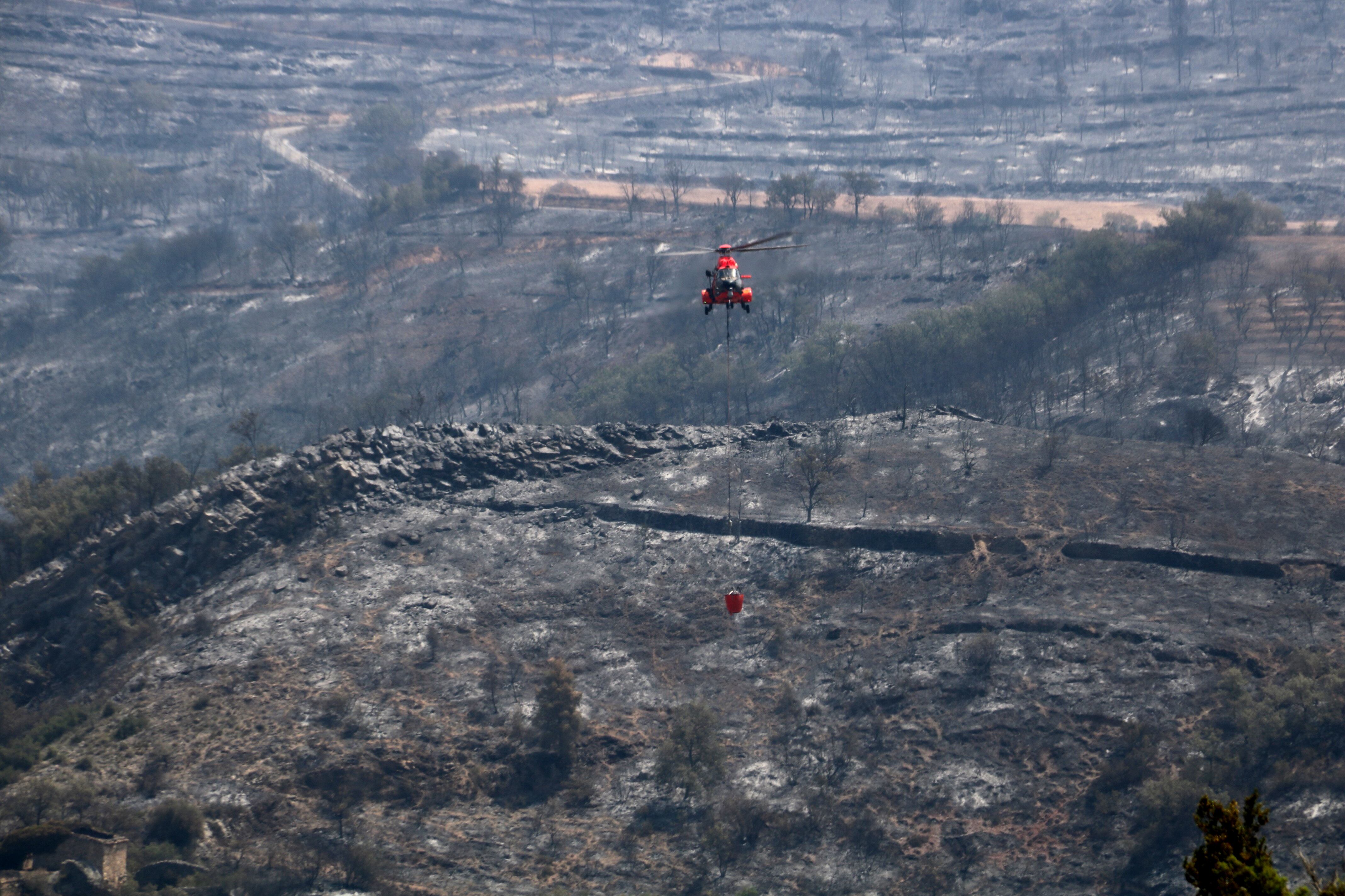 Imatge de l'incendi de Baldomar des d'Alòs de Balaguer. Zona boscosa totalment calcinada. Foto: ACN