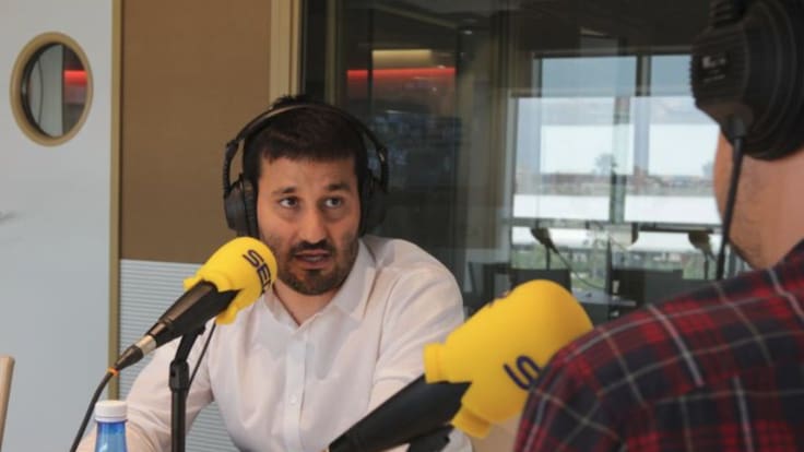 El conseller Marzà respon als oients